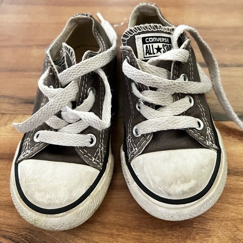 Toddler size 6 grey converse